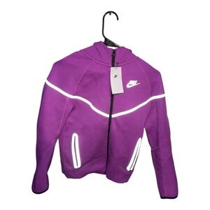 Nike Tech Fleece ‘Bold Berry’ [Reflective]